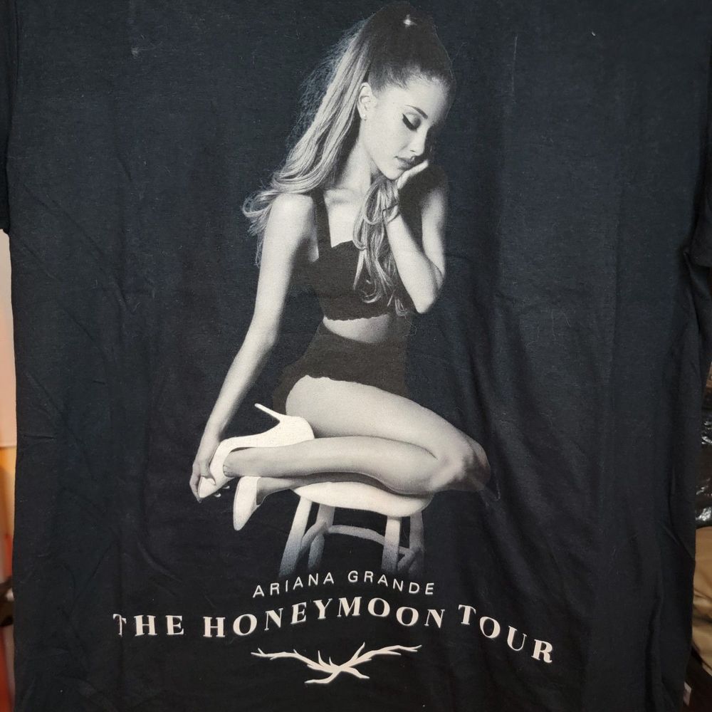 Ariana Grande Graphic Tee SS Black 2015 Honeymoon Tour - Size Medium